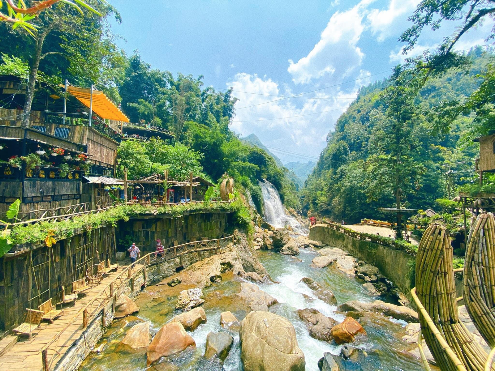 Sa Pa peach blossom season: Traditional Tet of the Dao people